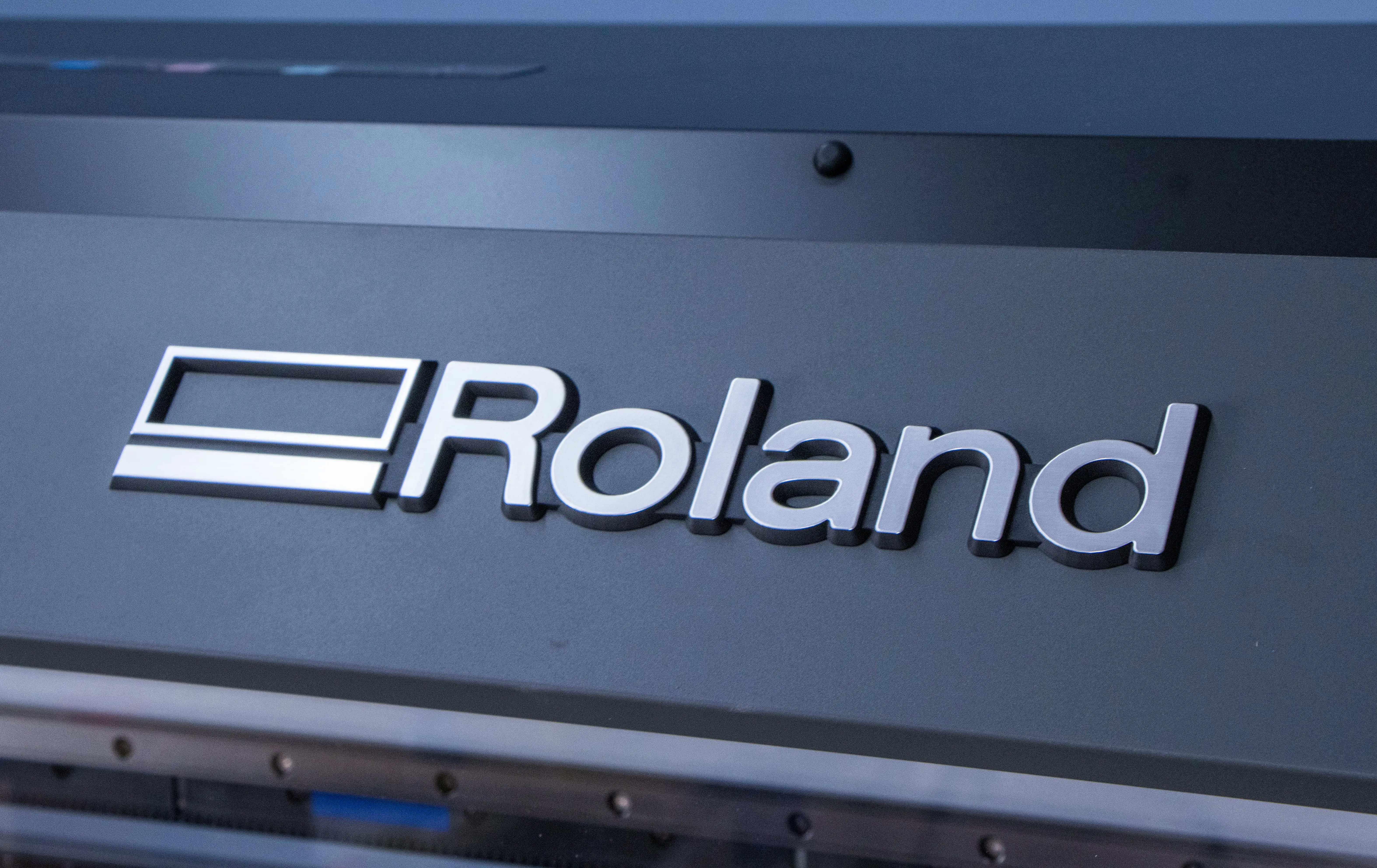 Podłączenie systemu atramentowego w Roland TrueVIS XG-640 – instalacja wykonana przez PolKos